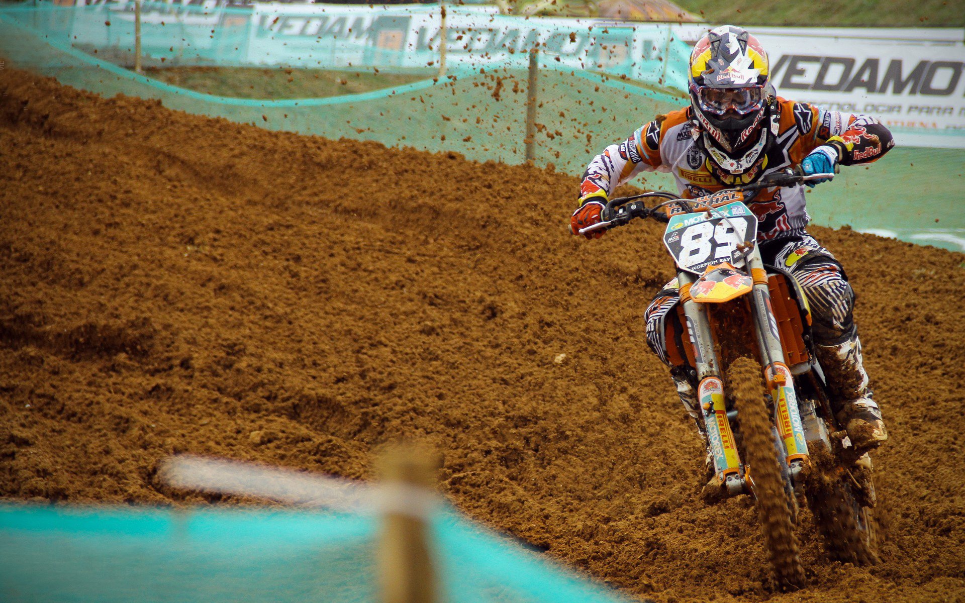 球迷骚乱事件影响比赛，足协启动调查，球迷骚乱有什么特点和危害